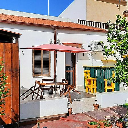 B&B Il Cortile del Sole Olmedo Esterno foto